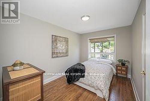 885 Long Drive, Burlington, ON - Indoor Photo Showing Bedroom