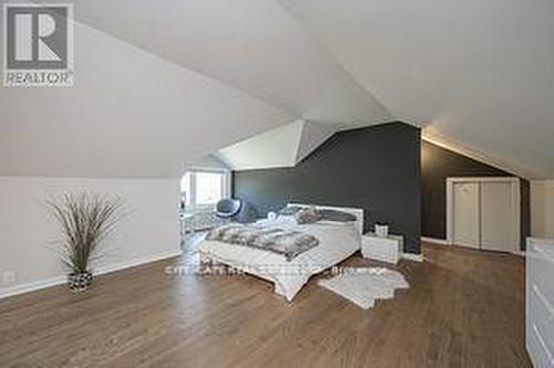 885 Long Drive, Burlington, ON - Indoor Photo Showing Bedroom