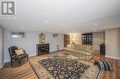 885 Long Drive, Burlington, ON - Indoor Photo Showing Other Room