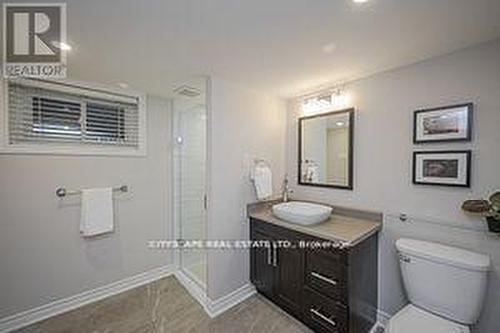 885 Long Drive, Burlington, ON - Indoor Photo Showing Bathroom