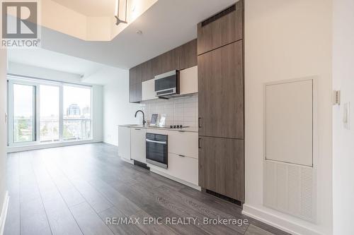 613 - 8888 Yonge Street, Richmond Hill, ON - Indoor Photo Showing Kitchen