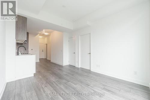 613 - 8888 Yonge Street, Richmond Hill, ON - Indoor Photo Showing Other Room