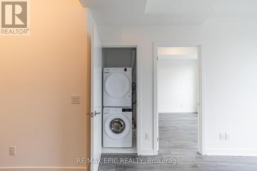 613 - 8888 Yonge Street, Richmond Hill, ON - Indoor Photo Showing Laundry Room