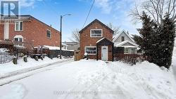 15 EILEEN AVENUE  Toronto, ON M6N 1V5
