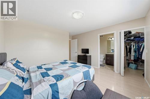 215 Snell Crescent, Saskatoon, SK - Indoor Photo Showing Bedroom