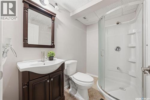 215 Snell Crescent, Saskatoon, SK - Indoor Photo Showing Bathroom