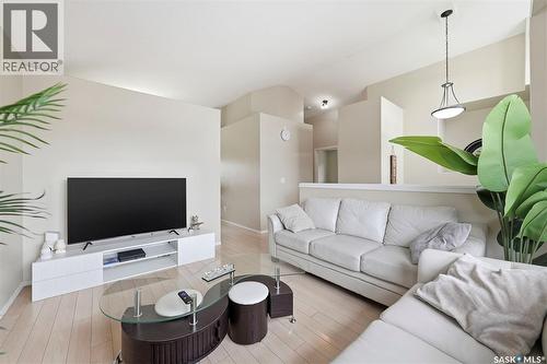 215 Snell Crescent, Saskatoon, SK - Indoor Photo Showing Living Room