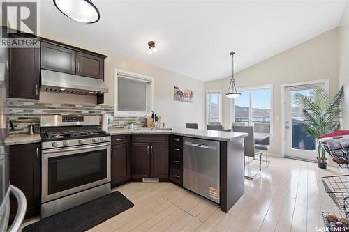 215 Snell Crescent, Saskatoon, SK - Indoor Photo Showing Kitchen