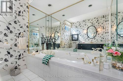 68 Pine Street S, Thorold (Thorold Downtown), ON - Indoor Photo Showing Bathroom