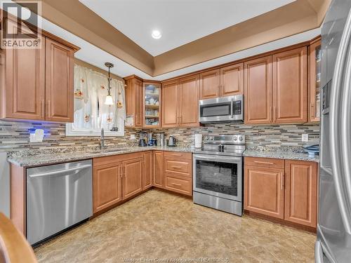 4795 Periwinkle Crescent, Windsor, ON - Indoor Photo Showing Kitchen