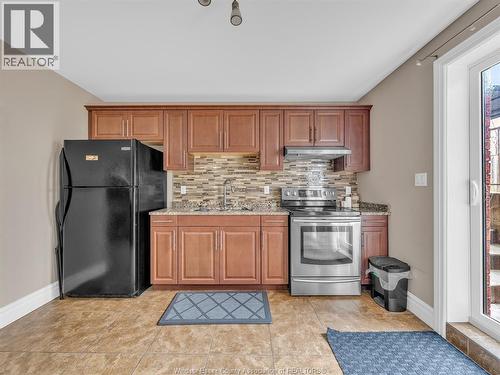 4795 Periwinkle Crescent, Windsor, ON - Indoor Photo Showing Kitchen