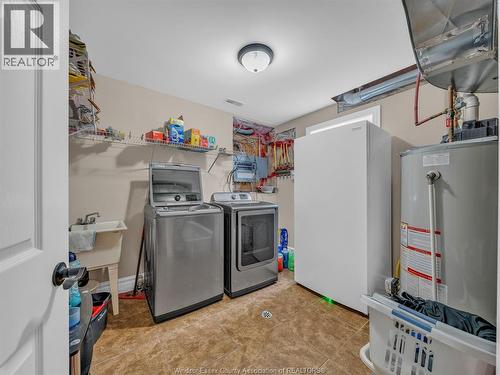 4795 Periwinkle Crescent, Windsor, ON - Indoor Photo Showing Laundry Room