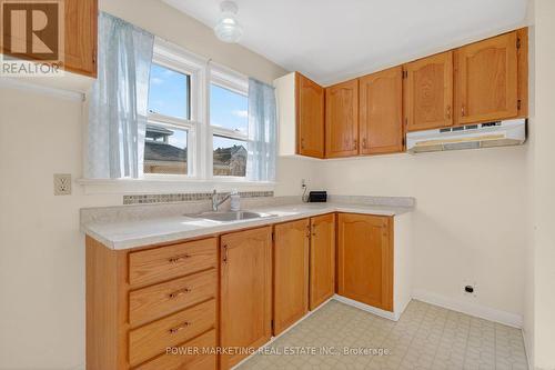 944 Eve Street, Ottawa, ON - Indoor Photo Showing Kitchen