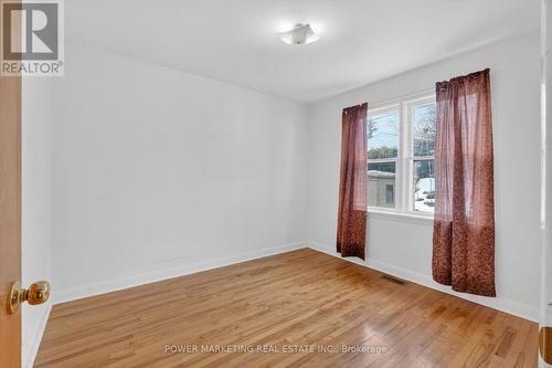 944 Eve Street, Ottawa, ON - Indoor Photo Showing Other Room