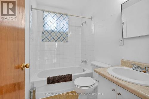 944 Eve Street, Ottawa, ON - Indoor Photo Showing Bathroom