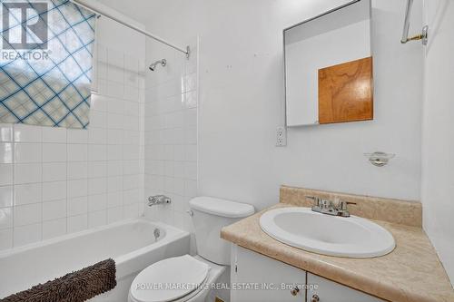 944 Eve Street, Ottawa, ON - Indoor Photo Showing Bathroom