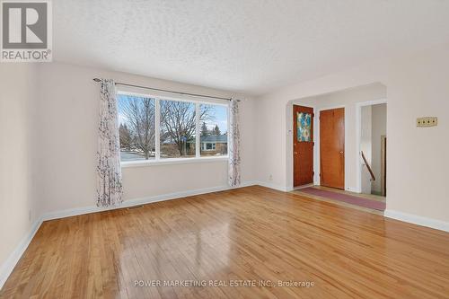 944 Eve Street, Ottawa, ON - Indoor Photo Showing Other Room