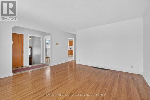 944 Eve Street, Ottawa, ON - Indoor Photo Showing Other Room
