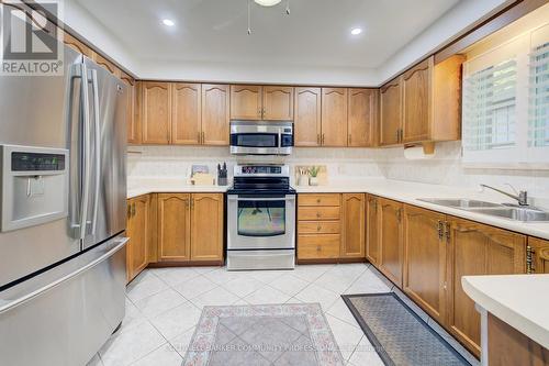 466 Dicenzo Drive, Hamilton, ON - Indoor Photo Showing Kitchen With Double Sink