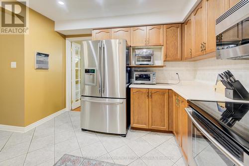 466 Dicenzo Drive, Hamilton, ON - Indoor Photo Showing Kitchen