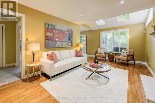 466 Dicenzo Drive, Hamilton, ON - Indoor Photo Showing Living Room