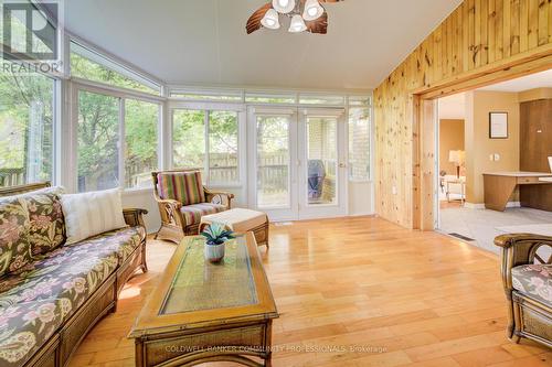 466 Dicenzo Drive, Hamilton, ON - Indoor Photo Showing Living Room