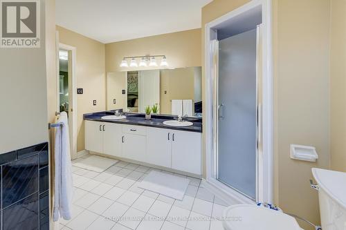 466 Dicenzo Drive, Hamilton, ON - Indoor Photo Showing Bathroom