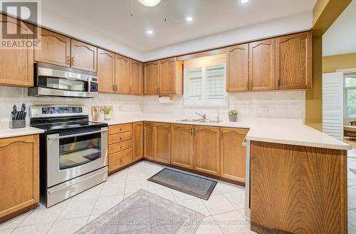 466 Dicenzo Drive, Hamilton, ON - Indoor Photo Showing Kitchen With Double Sink