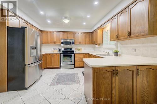 466 Dicenzo Drive, Hamilton, ON - Indoor Photo Showing Kitchen With Double Sink