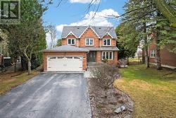 89 MARSDEN COURT  Newmarket, ON L3Y 7P6