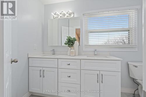 15 Smith Drive, Halton Hills, ON - Indoor Photo Showing Bathroom