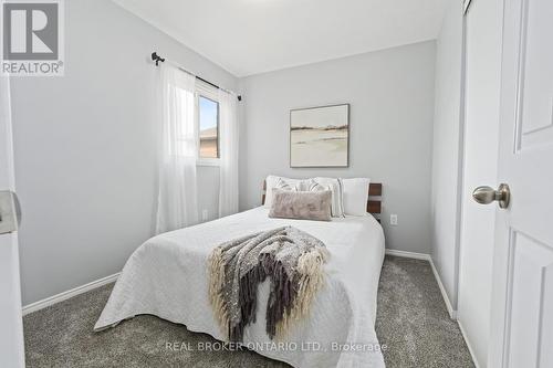 15 Smith Drive, Halton Hills, ON - Indoor Photo Showing Bedroom