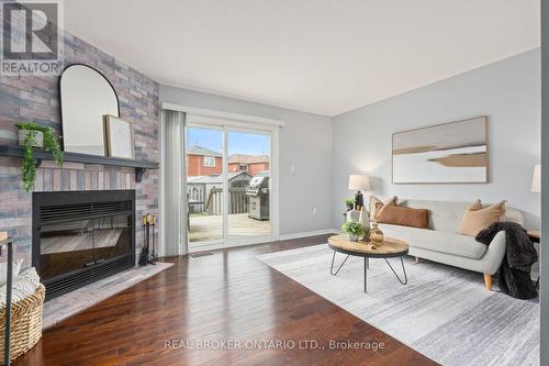 15 Smith Drive, Halton Hills, ON - Indoor Photo Showing Living Room