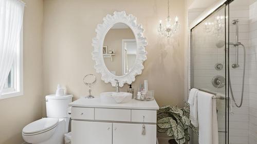 116-650 Lexington Drive, Kelowna, BC - Indoor Photo Showing Bathroom