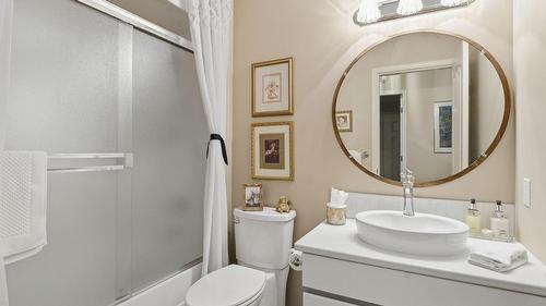 116-650 Lexington Drive, Kelowna, BC - Indoor Photo Showing Bathroom