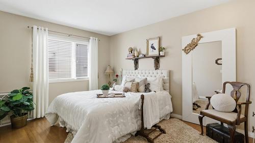 116-650 Lexington Drive, Kelowna, BC - Indoor Photo Showing Bedroom
