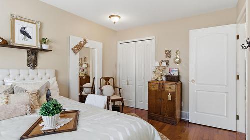 116-650 Lexington Drive, Kelowna, BC - Indoor Photo Showing Bedroom