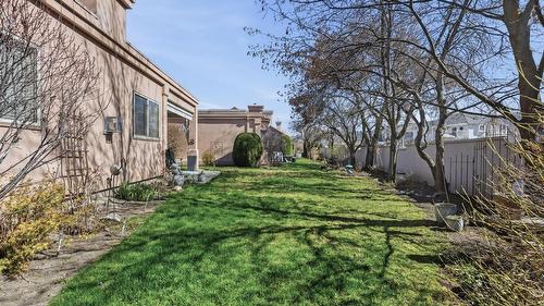 116-650 Lexington Drive, Kelowna, BC - Outdoor