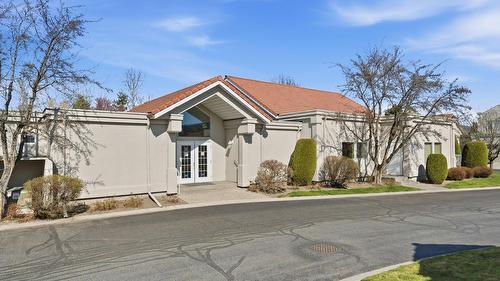 116-650 Lexington Drive, Kelowna, BC - Outdoor