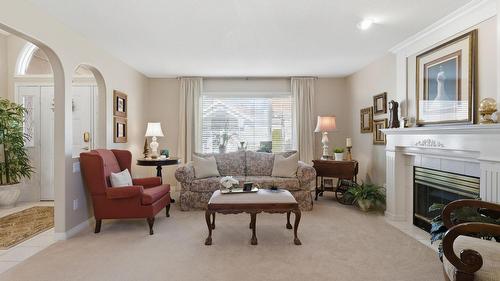 116-650 Lexington Drive, Kelowna, BC - Indoor Photo Showing Living Room With Fireplace