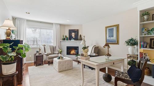 116-650 Lexington Drive, Kelowna, BC - Indoor With Fireplace