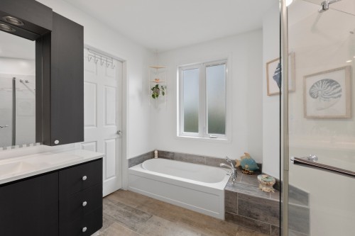 Salle de bains attenante à la CCP - 46 Rue Migué, Saint-Jacques, QC - Indoor Photo Showing Bathroom