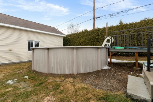 Piscine - 46 Rue Migué, Saint-Jacques, QC - Outdoor