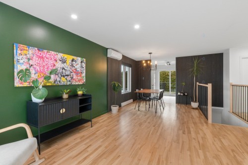 Salon - 46 Rue Migué, Saint-Jacques, QC - Indoor