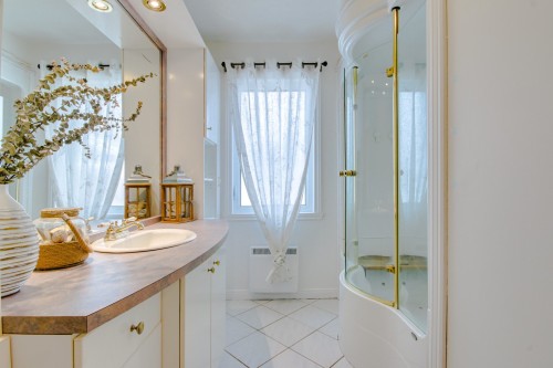 Salle de bains - 371 Rue St-Maurice, Saint-Séverin, QC - Indoor Photo Showing Bathroom