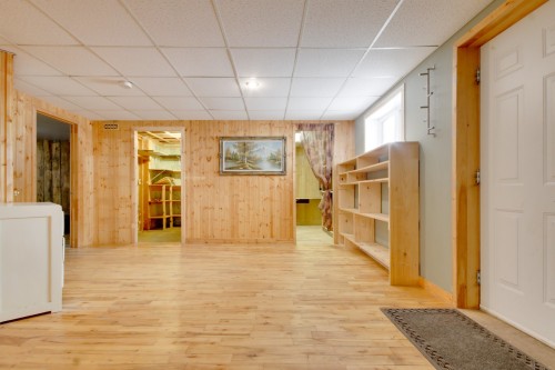 Salle familiale - 371 Rue St-Maurice, Saint-Séverin, QC - Indoor