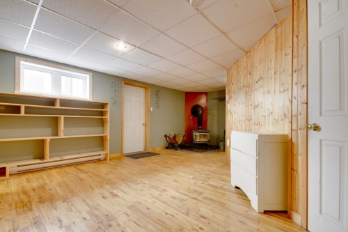 Salle familiale - 371 Rue St-Maurice, Saint-Séverin, QC - Indoor