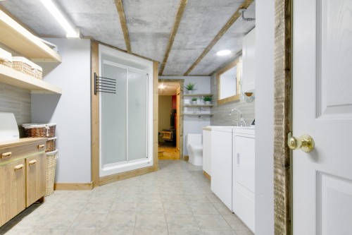 Salle de bains - 371 Rue St-Maurice, Saint-Séverin, QC - Indoor Photo Showing Kitchen