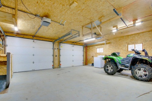 Garage - 371 Rue St-Maurice, Saint-Séverin, QC - Indoor Photo Showing Garage
