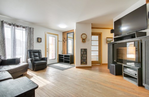 Salon - 371 Rue St-Maurice, Saint-Séverin, QC - Indoor Photo Showing Living Room